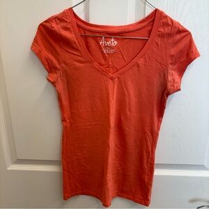 Veto Women's Bright Peach V-Neck Tee size small